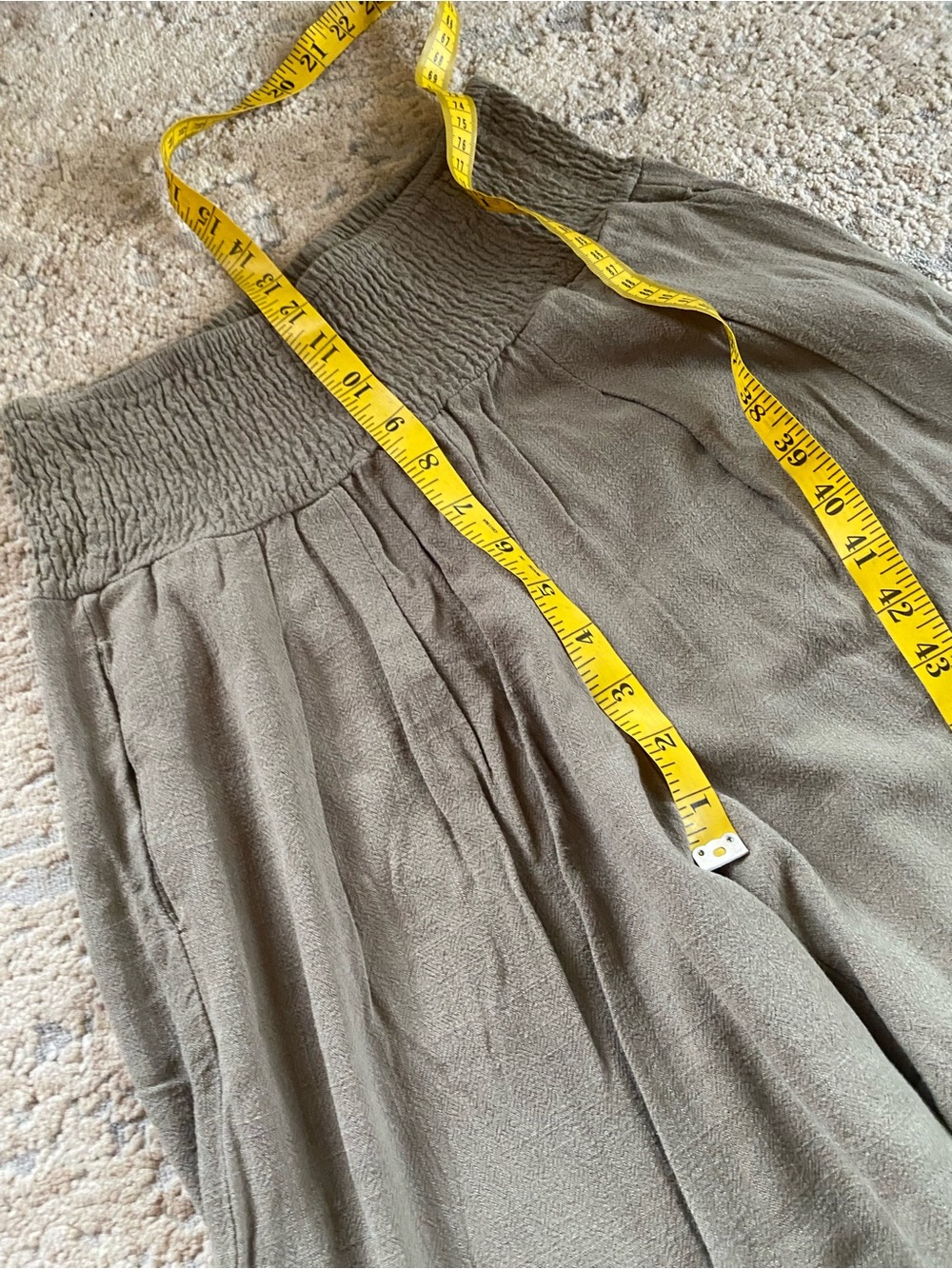 Anrabess Olive Green Wide-Leg Smocked-Waist Linen Pants Cropped Length: Small - Picture 4 of 9